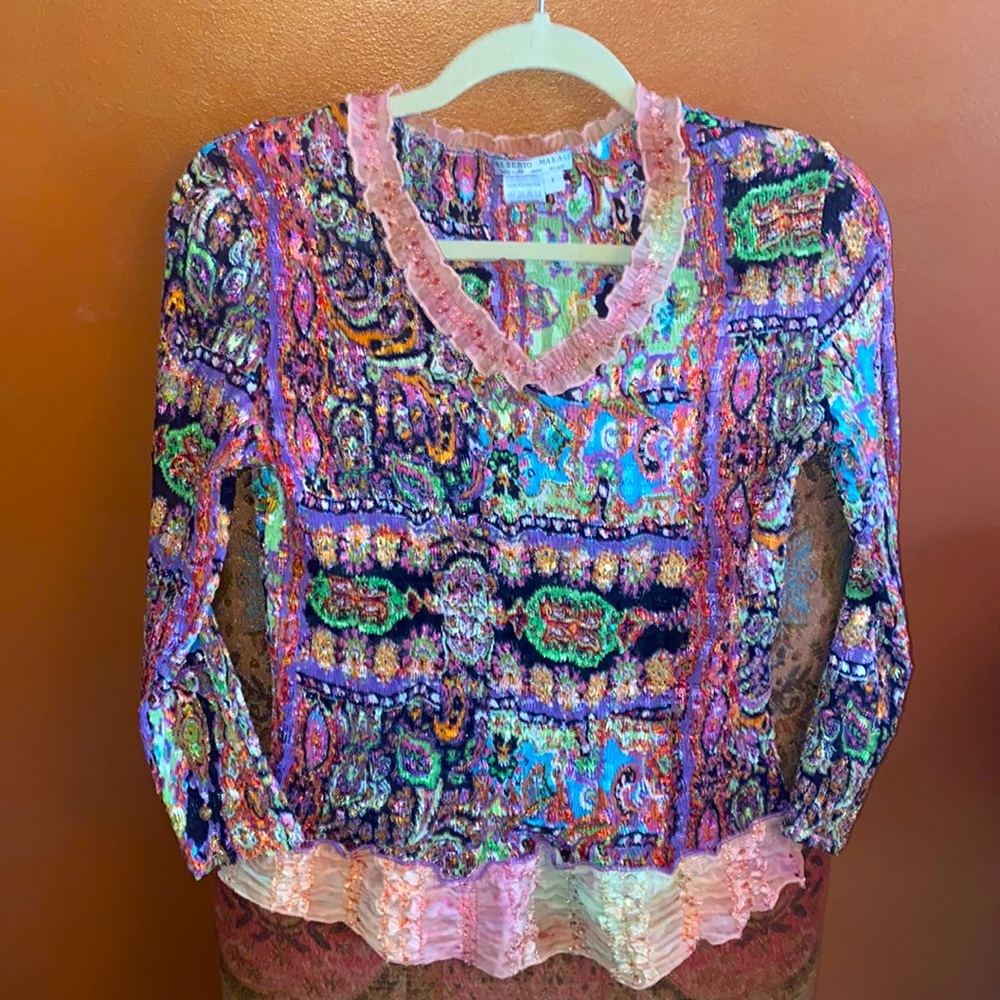 Super cute lightly sequined top.